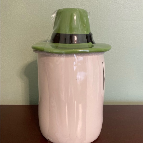 ☘️COPY - NWT! Rae Dunn “Kiss Me” Ceramic Mug with Hat Topper - Picture 2 of 4